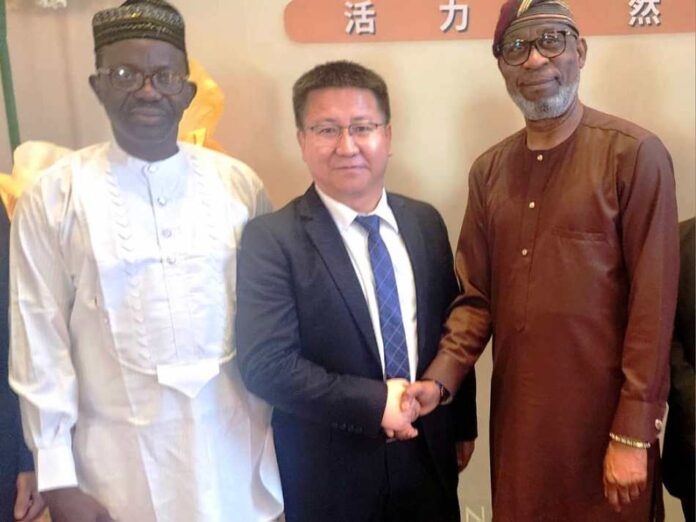 Minister of Solid Minerals Development, Dr. Oladele Alake welcoming the Vice Manager of SINOMACH-HE, Hou Encai and Chief Executive Officer, Chart & Capstone Integrated Nigeria Limited, Chief Abel Edijala to the meeting at The Peninsula, Beijing, China recently.