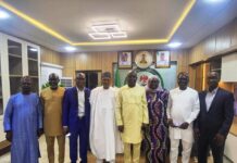 Minister of Information and National Orientation, Alhaji Mohammed Idris (4th left); President of the Nigeria Guild of Editors (NGE), Eze Anaba (4th right); Deputy President of the NGE, Husseina Akila Bangshika (3rd right); General Secretary of the NGE, Dr. Iyobosa Uwugiaren (2nd right); Treasurer of the NGE, Steve Nwosu (3rd left); Social/Publicity Secretary of the NGE, Charles Kalu (2nd left); Member, Standing Committee of the NGE, Onuoha Ukeh (1st right); and Editor-in-Chief of Daily Trust, Ahmed I. Shekarau (1st left), during a visit by Exco of the NGE to the minister’s office on Tuesday, in Abuja.