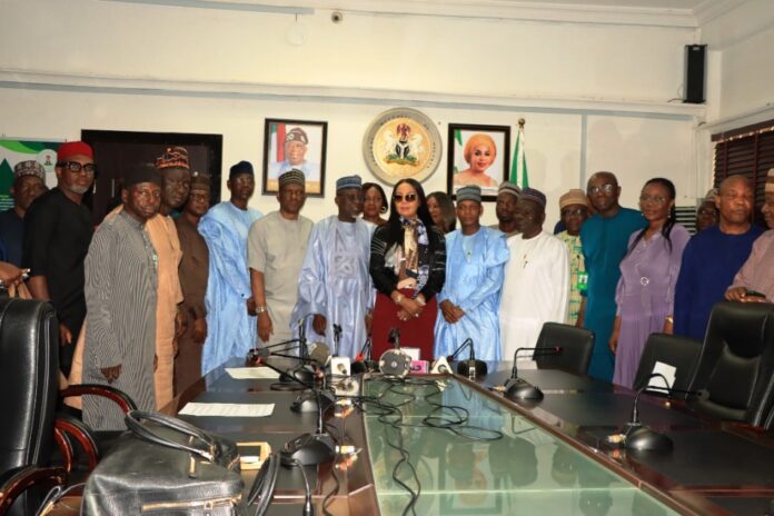 Minister of Labour and Employment, Muhammad Maigari Dingyadi (6th left); Minister of State for Labour and Employment, Nkeiruka Onyejeocha (7th left); Director Overseeing the Office of the Permanent Secretary, John Nyamali (5th left) and others during the Minister’s assumption of office formalities – Abuja