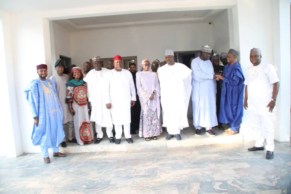 Permanent Secretary, Federal Ministry of Special Duties and Inter-governmental, (FMSDIGA), Dr. Maryam Ismaila Keshinro (6th l), Deputy Governor, Borno State, Dr. Umar Kadafur (7th l) with Management Staff, FMSDIGA after the courtesy call.