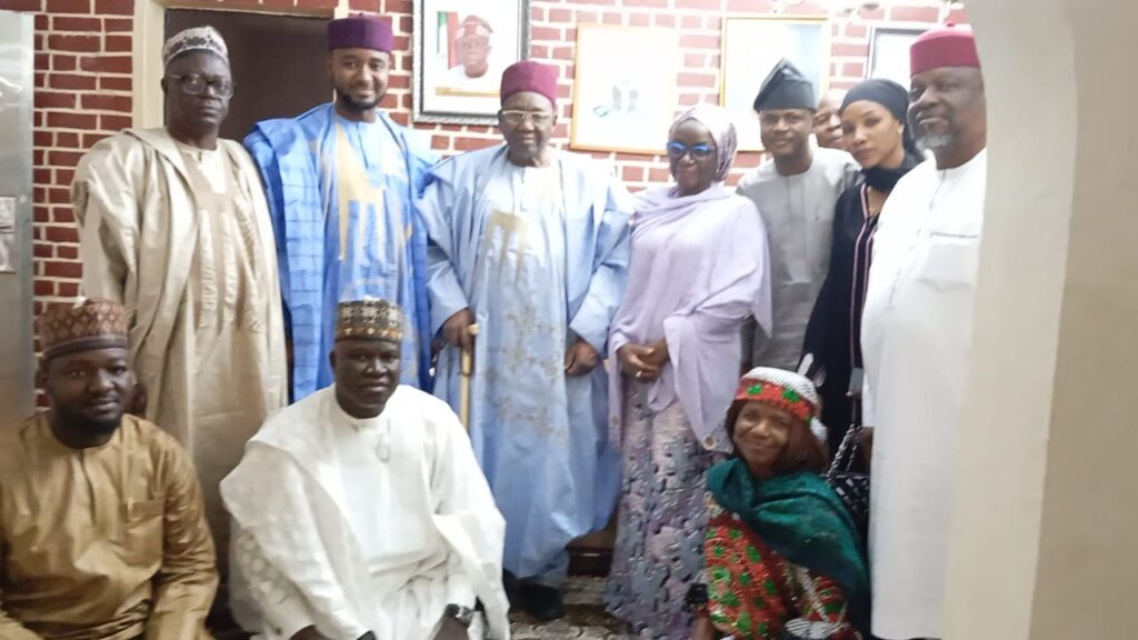 The Federal Ministry of Special Duties and Inter-governmental Affairs' (FMSDIGA) Team with the Shehu of Borno, HRH Abubakar El-Kanemi (3rd l) flanked by Permanent Secretary, Dr. Maryam Ismaila Keshinro (4th l) at the Shehu's palace.