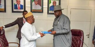 Handing Over Ceremony between the outgoing Permanent Secretary, Yakubu Adam Kofarmata, Ph.D (right) and the incoming, Engr. Olufunsho Olusesan Adebiyi (left) at the Federal Ministry of Works, 17th December, 2024.