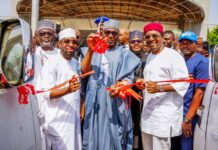 L-R: Adviser (Political) Hon. Abdulwahab Agbaje; Commissioner for Works and Transport Hon. Abdulquawiy Olododo; Kwara State Governor Abdulrahman Abdulrazaq; CEO Rolling Energy Mubarak Danbatta; and Vice Chairman Presidential Compressed Natural Gas Initiative (PCNGi) Toyin Zubair; during the handing over of 20 CNG buses and 20 tricycles to the Kwara State Government, in Ilorin, on Tuesday.