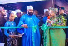 Honourable Minister of Women Affairs, Hajiya Imaan Sulaiman-Ibrahim commissioning the World Bank Sponsored Nassara Izom 2 Women Rice Processsing Factory under the Nigeria For Women Project (NFWP) in Gwachipe, Gurara Local Government Area of Niger State. To her right is the State Governor, Mohammed Umaru Bago