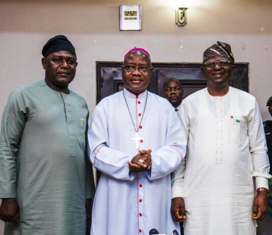 The Honourable Minister of Water Resources and Sanitation, Engr. Prof. Joseph Terlumun Utsev (R), accompanied by the Permanent Secretary, Mr. Richard Pheelangwah (L), paid a working visit to His Grace, Archbishop Dr. Ignatius Kaigama, the Archbishop of the Abuja Catholic Archdiocese (M), today in Abuja. The visit highlighted the role of religious institutions in advancing national development and public health through the promotion of the Open Defecation Free Nigeria Campaign.