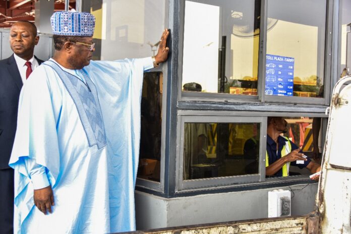 Inspection of Toll Gate at Garaku, Karu Local Government, Nasarawa State by the Hon. Minister of Works , Engr./Sen. David Nweze Umahi