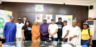 2025 WORLD GLAUCOMA WEEK COMMEMORATION/ MINSTERIAL PRESS BRIEFING Group Photograp: L-R : Mr. Alaba Balogun, Deputy Director Information & Public Relations, Federal Ministry of Health &SW; David Mallim(Association of Nigeria Dispensing Opticians) Standing behind: Mr. Rollo Romig, Solutions Insights Lab. Next: Dr. Etim, Asst. Director National Health Care Division; Dr.Yagana Imam, North East Coordinator under National Eyesight Programme and Member, National Eye health care; Middle: Dr. Akpan Michael, Representing Honourable Minister of State for Health & Social Welfare; Dr. Okolo Oteri National Coordinator, National Eye health Programme: Behind her: Mr. James Onele, Program Manager, One sight Essilorluxottica Foundation.