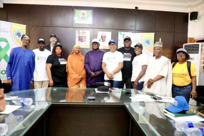 2025 WORLD GLAUCOMA WEEK COMMEMORATION/ MINSTERIAL PRESS BRIEFING Group Photograp: L-R : Mr. Alaba Balogun, Deputy Director Information & Public Relations, Federal Ministry of Health &SW; David Mallim(Association of Nigeria Dispensing Opticians) Standing behind: Mr. Rollo Romig, Solutions Insights Lab. Next: Dr. Etim, Asst. Director National Health Care Division; Dr.Yagana Imam, North East Coordinator under National Eyesight Programme and Member, National Eye health care; Middle: Dr. Akpan Michael, Representing Honourable Minister of State for Health & Social Welfare; Dr. Okolo Oteri National Coordinator, National Eye health Programme: Behind her: Mr. James Onele, Program Manager, One sight Essilorluxottica Foundation.