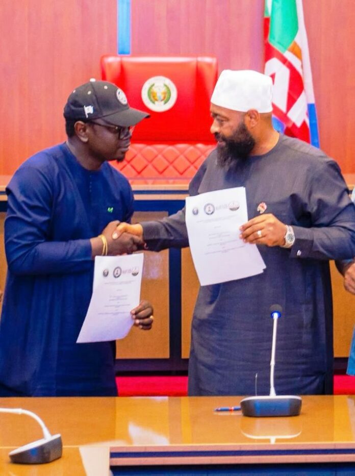 The Honourable Minister, Federal Ministry of Youth Development, Comrade Ayodele Olawande and the Governor of Niger State, Mohammed Umar Bago during the signing of MoU to empower 100,000 youths through a National Youth Agricultural Scheme which was held at the Council Chamber of the Government House in Minna.