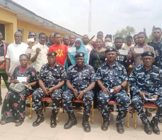IGP Presents Cheques To Families Of Deceased Police Officers In Benue