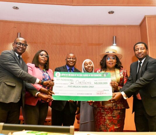 Head of the Civil Service of the Federation, Mrs. Didi Esther Walson-Jack, OON, mni, presenting cash award of ₦5million to the winners of the 1st Position at the Award Ceremony of the 5th Edition of Public Service Innovation Competition in Abuja.