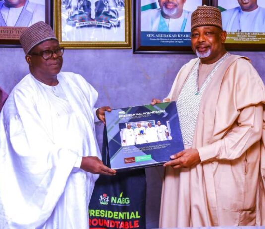 Receiving a plaque from the President, NABG, Arch Kabiru Ibrahim (L), to the Hon Minister of Agriculture and Food Security, Sen Abubakar Kyari (R), during the courtesy visit in Abuja.