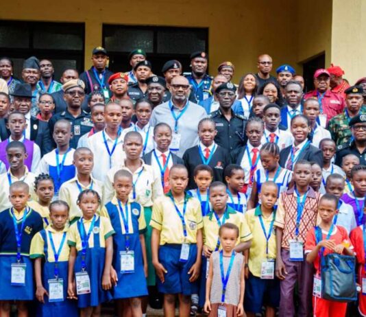 Students And Pupils In A Group Photograph With AIG, SSG And Other Stakeholders.