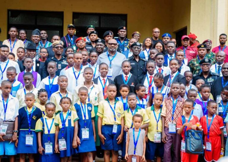 Students And Pupils In A Group Photograph With AIG, SSG And Other Stakeholders.