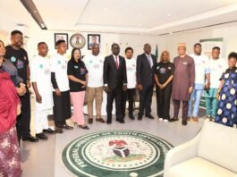 he Honourable Minister, Federal Ministry of Youth Development, Comrade Ayodele Olawande, the Management team of the Ministry and the team of the Teenage Talent Hunt project in a group photograph.