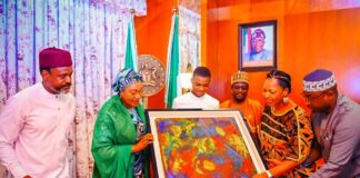 L–R: Mrs. Silvia Tagbo-Okeke and Mr. Tagbo-Okeke (parents of Guinness World Record holder Kanyeyachukwu Tagbo-Okeke), First Lady of the Federal Republic of Nigeria, Senator Oluremi Tinubu, Kanyeyachukwu Tagbo-Okeke, Dr. Mukhtar Yawale Muhammed, MFR, mni (Permanent Secretary, Ministry of Art, Culture, Tourism and the Creative Economy), and Mrs. Ugochi Akudo-Nwosu (Director, Entertainment and Creative Economy), during the presentation of a ₦25 million cheque to Kanyeyachukwu by the First Lady at the presidential villa on the 26th of May 2025.