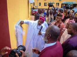 Dr. Iziaq Adekunle Salako HMS-FMoH&SW unveiling the plaque to commission the 68-Room Consultants Building, one of the five projects executed by the FMC Abeokuta.