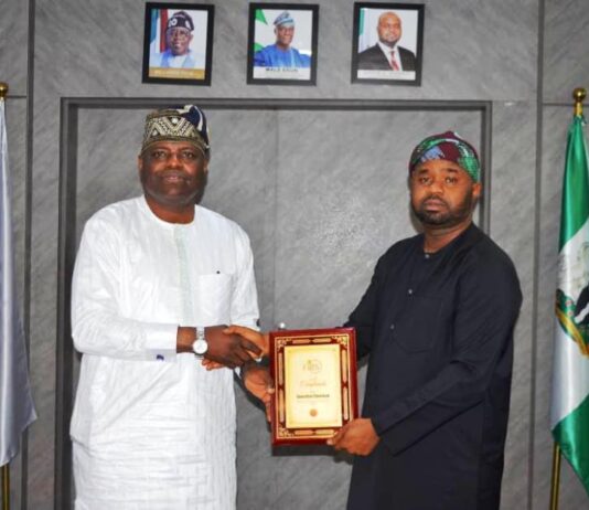 From left: Hon. Kolade Daniel Abimbola receiving a memorabilia from the FIRS Chairman Dr. Zacch Adedeji.