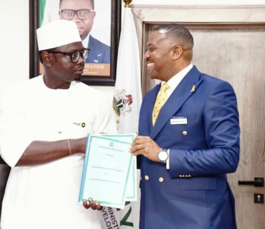 L-R The Honourable Minister, Comrade Ayodele Olawande, and the representative of Investonaire Academy, Dr. Enefola Odiba, at the signing ceremony of the MoU to train Nigerian youth in Forex trading.