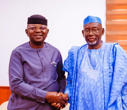 The Honourable Minister of Water Resources and Sanitation and the Executive Governor of Jigawa State during the Courtesy Visit