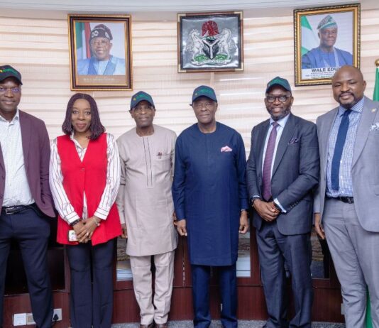 FROM LEFT TO RIGHT: Dr. Igo Weli - General Manger Relations and Sustainable Development, Mrs Onyekachi Igwe :Government Relations, Wale Edun : Honourable minister For Finance and Coordinating Minister of the Economy, Dr. Layi Fatona: Chairman, Engr Tony Attah: MD/CEO, Temitope :Special Adviser to the Minister of Finance