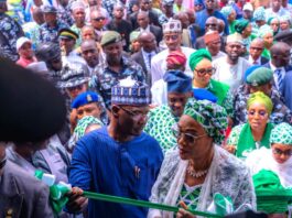 Right the First Lady her Excellency Senator Oluremi Tinubu, left the Governor of Nassarawa state Eng Abdullahi A Sule during the commissioning of the resettlement city.