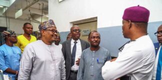 PhotoNews: Showing Unannounced Assessment Visit by the Honourable Minister of State for Health & Social Welfare, Dr. Iziaq Adekunle Salako to the Federal Medical Centre ( FMC) Abuja; asking critical questions in it's handling of emergencies. L-R: Facing the Honourable Minister were: the Chief Medical Director FMC Abuja, Prof. Sa'ad Aliyu Ahmed and, Dr. Timothy Sama'ila consultant neurosurgeon and, Head, Medical Emergency responding.