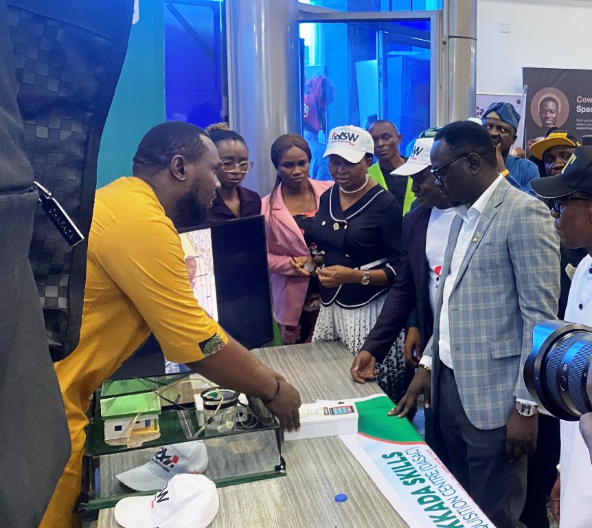 Here’s a narrated pictorial story of Comrade Ayodele Olawande, Honourable Minister, Federal Ministry of Youth Development on inspection at the exhibition session of the opening ceremony of ARISE Youth Skills Week 2025 in Uyo, Akwa Ibom State.