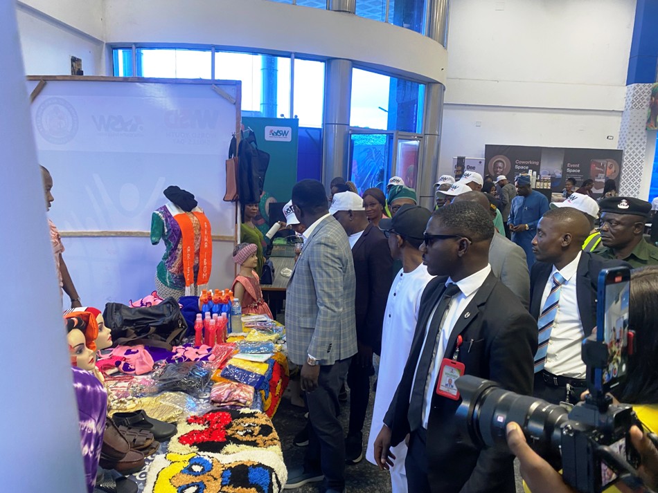 Here’s a narrated pictorial story of Comrade Ayodele Olawande, Honourable Minister, Federal Ministry of Youth Development on inspection at the exhibition session of the opening ceremony of ARISE Youth Skills Week 2025 in Uyo, Akwa Ibom State.