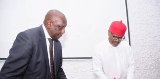 Hon. Minister of Innovation, Science and Technology (FMIST), Chief Uche Geoffrey Nnaji, Signing the Memorandum of Understanding (MoU) Between the Ministry and (COREN), (COMEG) (CORBON) and Tectonics Engineering Group-Consultant, with him Director, Legal Services FMIST, Mr. Obi Agusiobo (left) at the Signing of Memorandum of Understanding (MoU) Between the Ministry and (COREN), (COMEG) (CORBON) and Tectonics Engineering Group-Consultant, in Abuja, today.