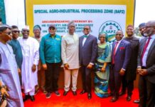 L- R, the Minister of Agriculture and Food Security, Sen Abubakar Kyari,( Governor right- hand side) , Governor of Oyo State, Engr. Seyi Makinde(C) and Dr Akinwumi Adesina ( Governor left-hand side), during the Groundbreaking Ceremony of SPAZ Programme in Ibadan, Oyo State.