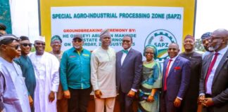 L- R, the Minister of Agriculture and Food Security, Sen Abubakar Kyari,( Governor right- hand side) , Governor of Oyo State, Engr. Seyi Makinde(C) and Dr Akinwumi Adesina ( Governor left-hand side), during the Groundbreaking Ceremony of SPAZ Programme in Ibadan, Oyo State.