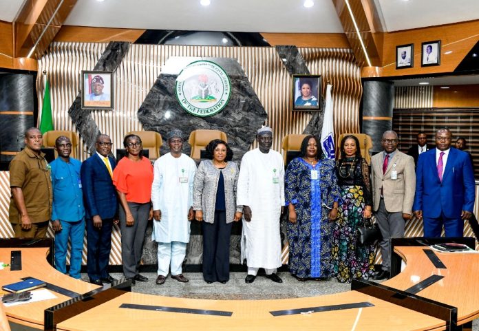 HCSF, Mrs Didi Esther Walson-Jack , OON, mni (m) with members of the Project Implementation Committee