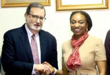 The Hon. Min. of Trade & Investment, FMITI, Dr. Jumoke Oduwole in a handshake with the outgoing US ambassador to Nigeria , Amb. Richard M. Mills jr. during his visit to the Ministry on Monday 04/08/25 in Abuja.