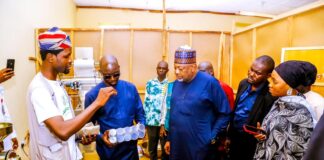 L - R, the team lead of D’More Food and Spices Brand, Tobi Olanrewaju and Minister of Agriculture and Food Security, Sen Abubakar Kyari during the inspection of the facility.
