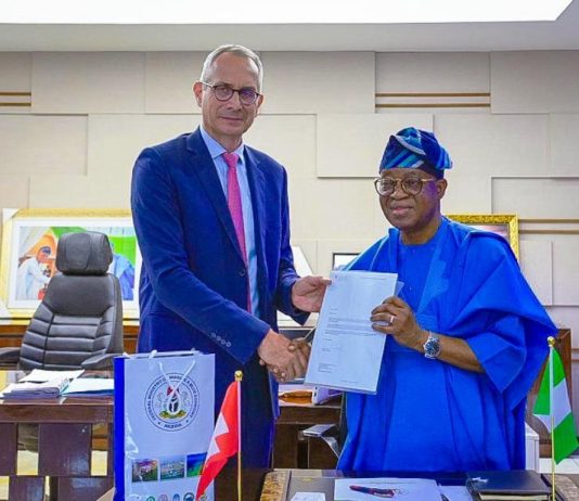 The Honourable Minister, Marine and Adegboyega Oyetola CON, (r) receives from the Swiss Ambassador to Nigeria, H.E. Patrick Felix Egloff (l) a letter from the Swiss Government pledging its support for Nigeria’s bid for Nigeria's bid for the Category 'C' seat on the Council of the International Maritime Organization for the 2026/2027 Biennium elections.