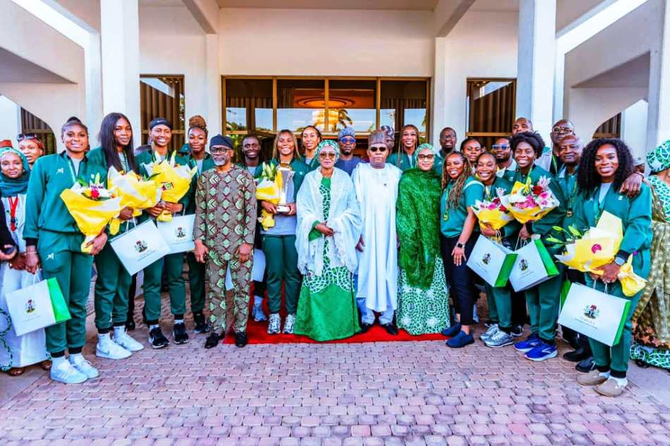 The Vice-president, Kashim Shetima, first Lady, Sen. Oluremi Tinubu, the Chief of Saff to the President, Femi Gbajabiamila of the Chairman of National Sports Commission, Mallam Shehu Dikko, in a group photograph with the Nigeria female basketball team, during a reception in their honour at the Presidential Villa, Abuja on Monday.