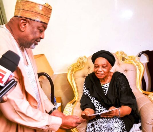 L-R, the Minister of Agriculture and Food Security, Sen Abubakar Kyari and Mrs. Justina Obehi Ogbeh during the condolence visit in Abuja.