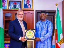 The Honourable Minister of Water Resources and Sanitation, Engr. Prof. Joseph Terlumun Utsev (R), today in Abuja received the Hungarian Ambassador to Nigeria, His Excellency Loránd Endreffy (L), on a courtesy visit to his office.