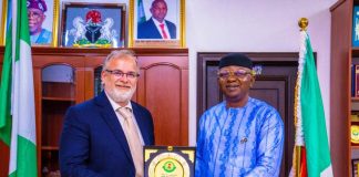 The Honourable Minister of Water Resources and Sanitation, Engr. Prof. Joseph Terlumun Utsev (R), today in Abuja received the Hungarian Ambassador to Nigeria, His Excellency Loránd Endreffy (L), on a courtesy visit to his office.