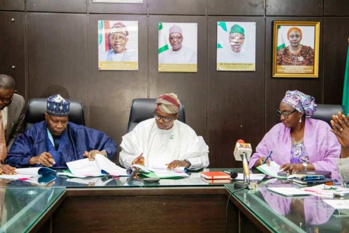FG, Gombe State Sign MoU Left to Right: His Excellency The Executive Governor of Gombe State, Alhaji Mohammed Inuwa Yahaya CON; The Honourable Minister of State for Health & Social Welfare Dr. Iziaq Adekunle Salako and, The Permanent Secretary FMoHSW, Daju Kachollom mni