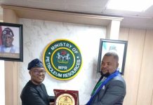 The representative of the Hon. Minister of State Petroleum Resources (Gas), Engr. Abel NSA (l), receiving a plaque from the Chairman of the Society for Human Development and Integration in Nigeria (SOHDIN) Mr. Lordswill Umani (r) during their courtesy visit to the Minister in Abuja.