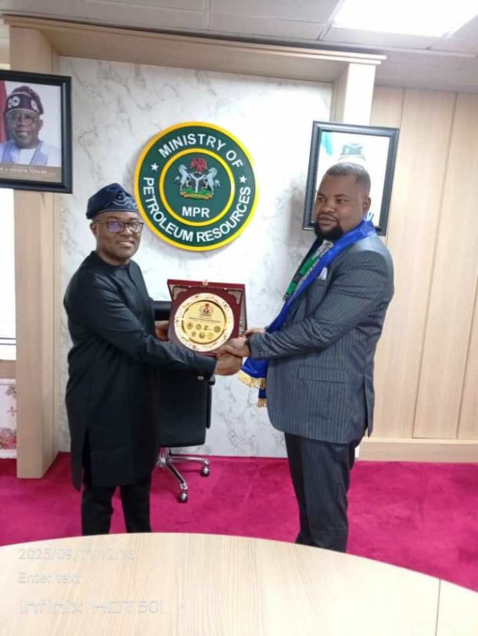 The representative of the Hon. Minister of State Petroleum Resources (Gas), Engr. Abel NSA (l), receiving a plaque from the Chairman of the Society for Human Development and Integration in Nigeria (SOHDIN) Mr. Lordswill Umani (r) during their courtesy visit to the Minister in Abuja.