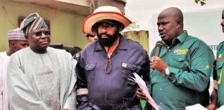 L-R, the Permanent Secretary, FMAFS, Dr Marcus Olaniyi Ogunbiyi, Farmer Governor, Niger State and Minister of State for Agriculture and Food Security, Sen Dr Aliyu Sabi Abdullahi during the flag-off of distribution of agricultural inputs in Minna, Niger State.