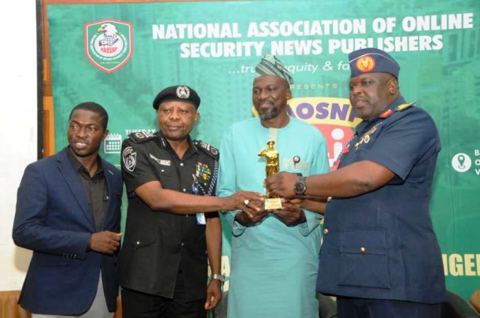 NAOSNP L_R: President, National Association of Online News Publishers (NAOSNP) Mr. Oki O. Samson, Commandant, Armed Forces Resettlement Centre, Air Vice Marshal Bashir Rimi Maman, Representative of Minister of Police Affairs, Mr. Bolaji Oladimeji Kazeem(Head Information & Public Relations Unit), during the National Association of Online News Publishers (NAOSNP) National Security Conference/Awards 2025, with a theme titled, Securing and Safeguarding Nigeria’s Economic Resources held at the Ballroom Oriental Hotel, Victoria Island, Lagos.