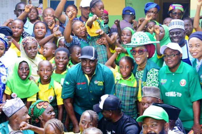 World Food Day The Minister of State for Agriculture and Food Security, Sen Dr Aliyu Sabi Abdullahi, during the visit to the 1st UBE Primary School at Pasali Kuje as part of activities earmarked for 2025 World Food Day.