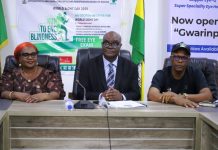 Permanent Secretary, Ministry of Police Affairs, Dr. Anuma Ogbonnaya Nlia and Deputy Registrar, Optometrists and Dispensing Opticians Registration Board (ODORBN), Dr. Igbo Okafor, during the flag-off of the free eye tests and glasses to the staff of the Ministry of Police Affairs, Nigeria Police Trust Fund (NPTF), and Nigeria Police Force (NPF) organised by the Optometrists and Dispensing Opticians Registration Board (ODORBN) in conjunction with the Federal Ministries of Health and Police Affairs held at the Headquarters of the Ministry, Federal Secretariat, Abuja.