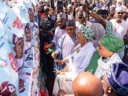 First Lady Of Nigeria Senator Oluremi Give Christmas Palliatives In Kaduna