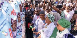 First Lady Of Nigeria Senator Oluremi Give Christmas Palliatives In Kaduna