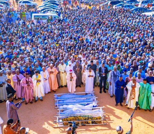 Governor Inuwa Yahaya Attends Funeral Prayers for Journalists Lost in Auto-Crash, Visits Survivors at FTH Gombe